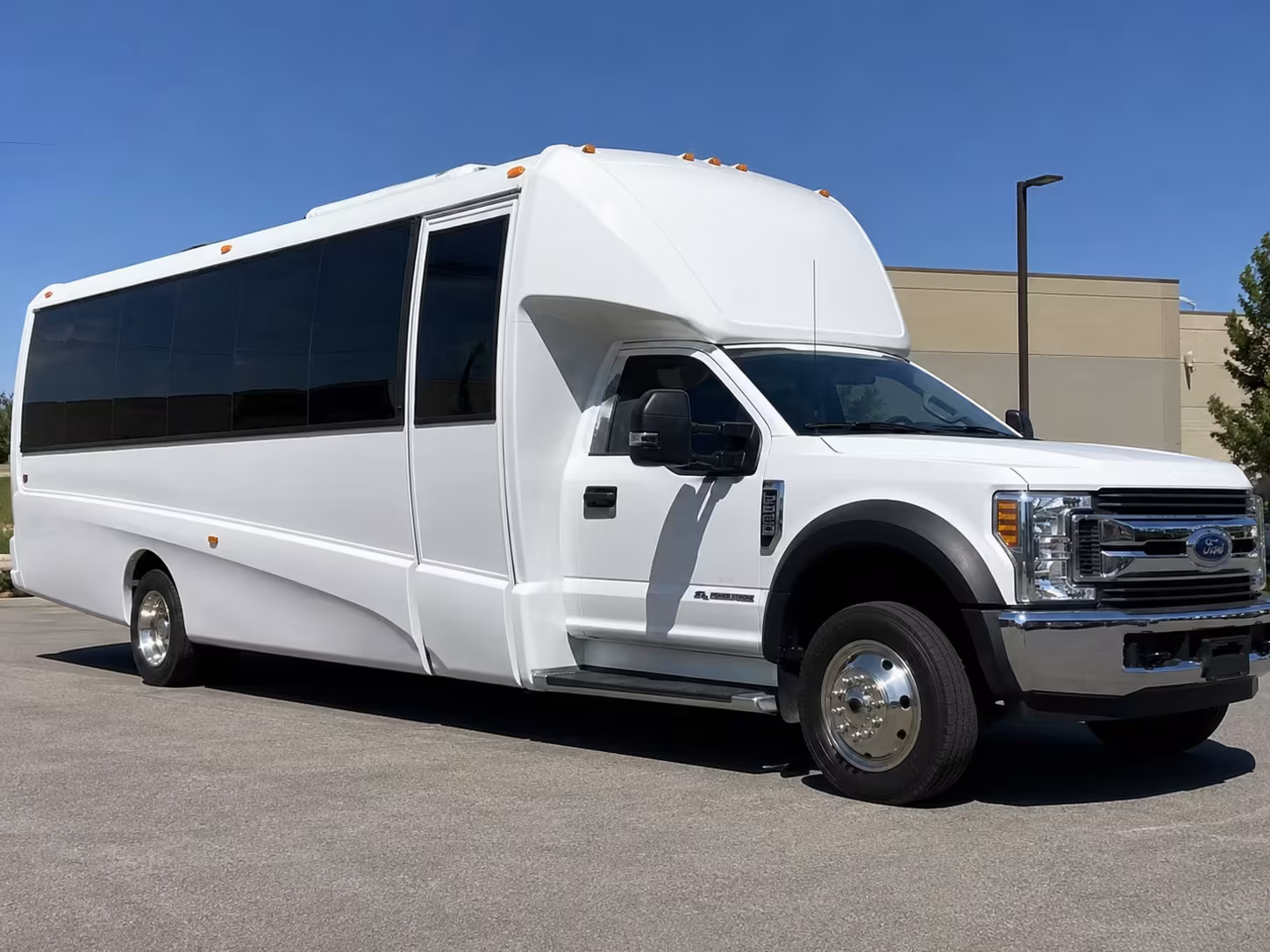 jackson 20 passenger minibus rental